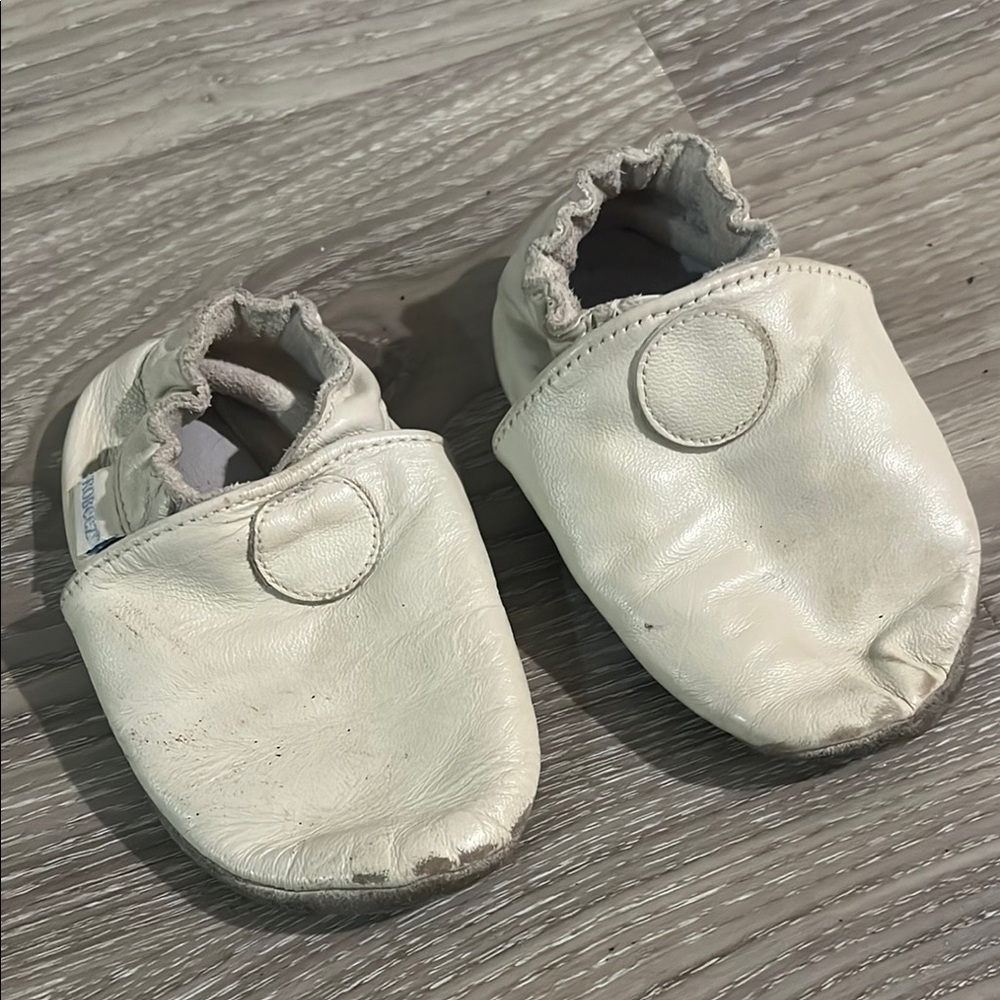 Robeez White Moccasins Soft Leather Comfort